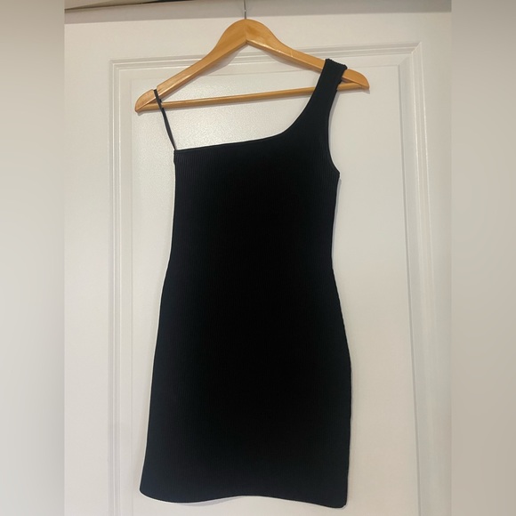 Babaton Dresses & Skirts - Babaton Aritzia dress